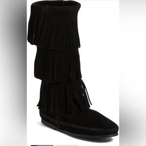 Minnetonka 3 layer fringe boot. Never worn size 7, runs slightly small